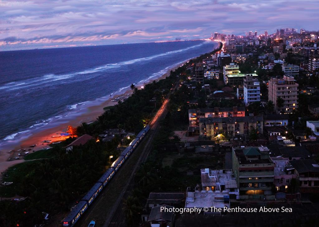 The Penthouse Above Sea Apartment Dehiwala-Mount Lavinia Luaran gambar