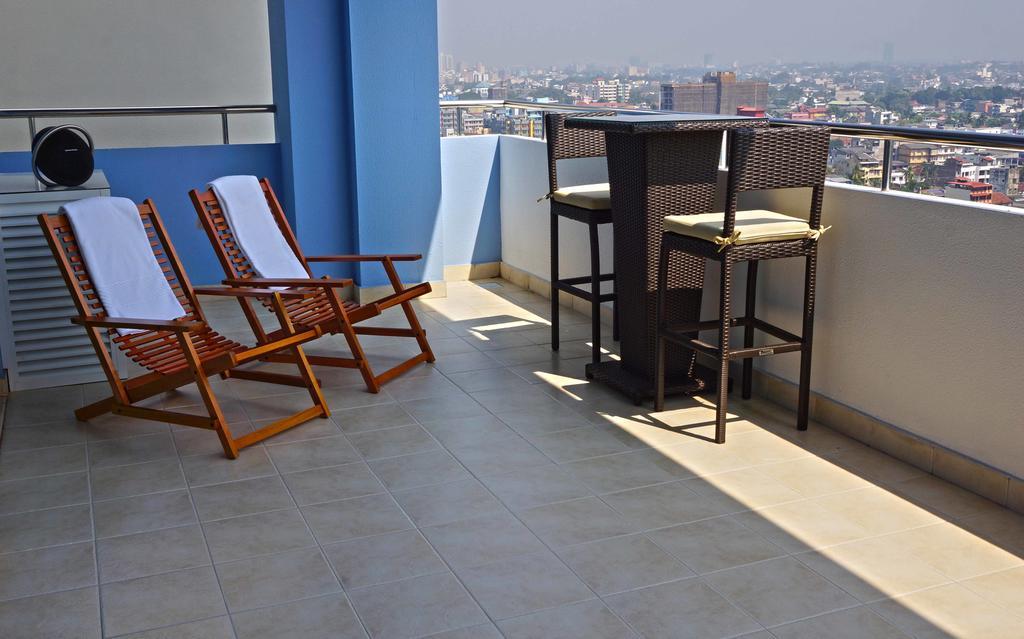 The Penthouse Above Sea Apartment Dehiwala-Mount Lavinia Luaran gambar