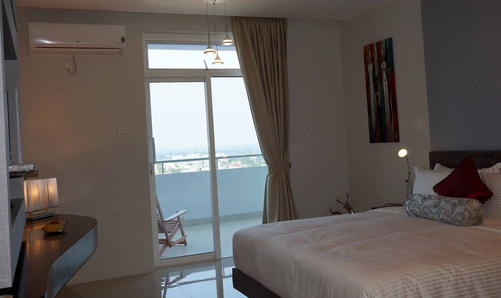The Penthouse Above Sea Apartment Dehiwala-Mount Lavinia Luaran gambar