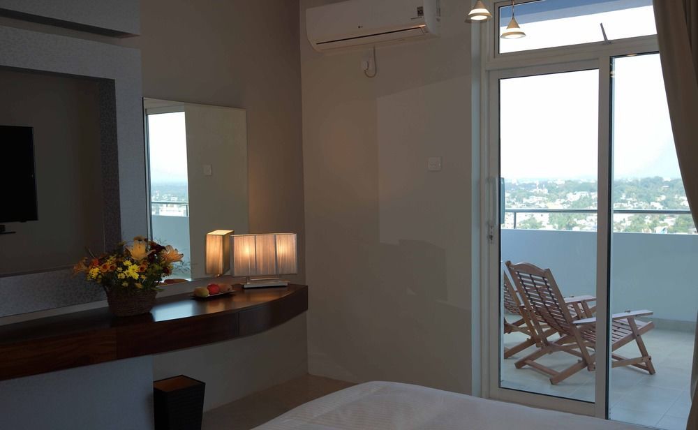 The Penthouse Above Sea Apartment Dehiwala-Mount Lavinia Luaran gambar