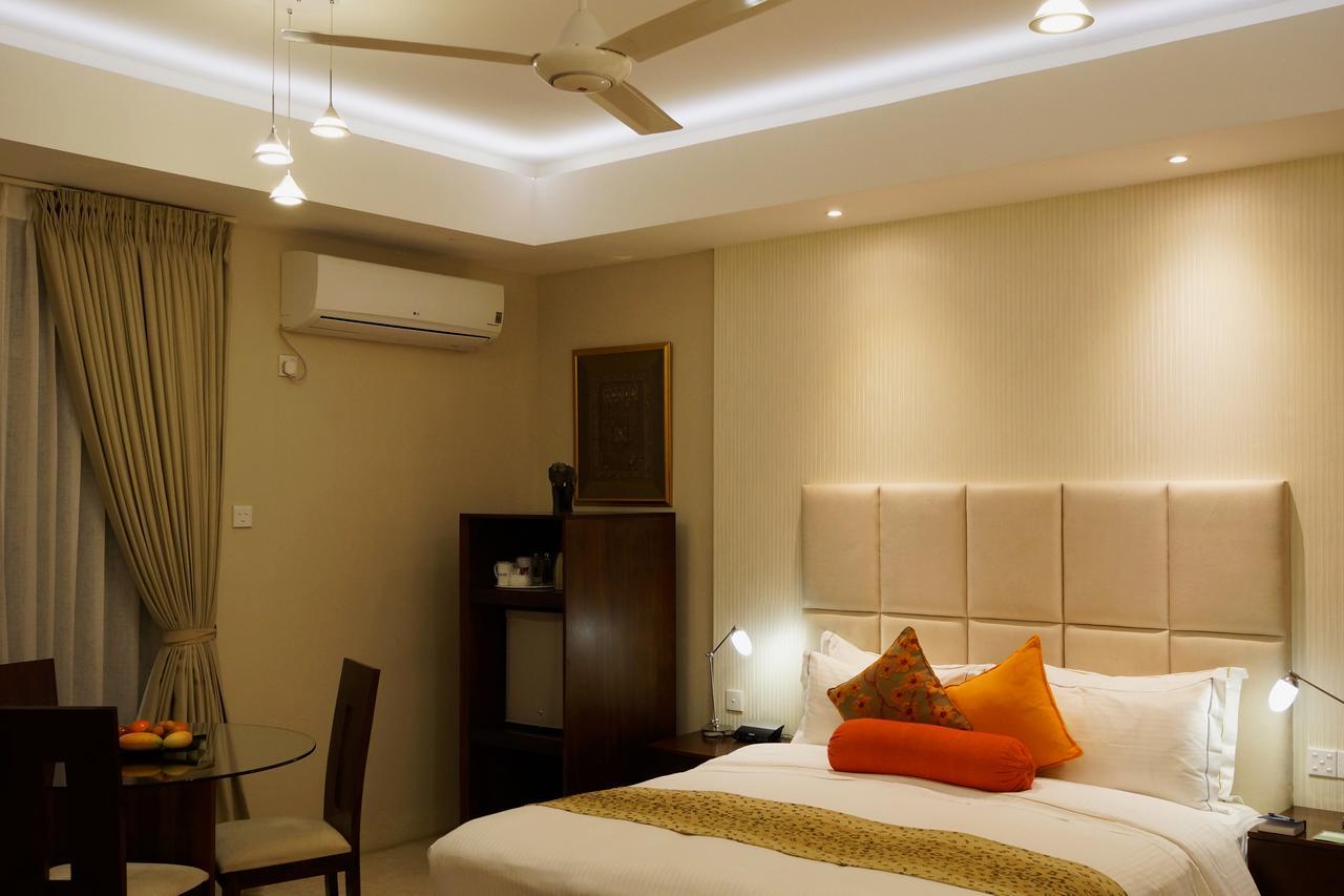 The Penthouse Above Sea Apartment Dehiwala-Mount Lavinia Luaran gambar