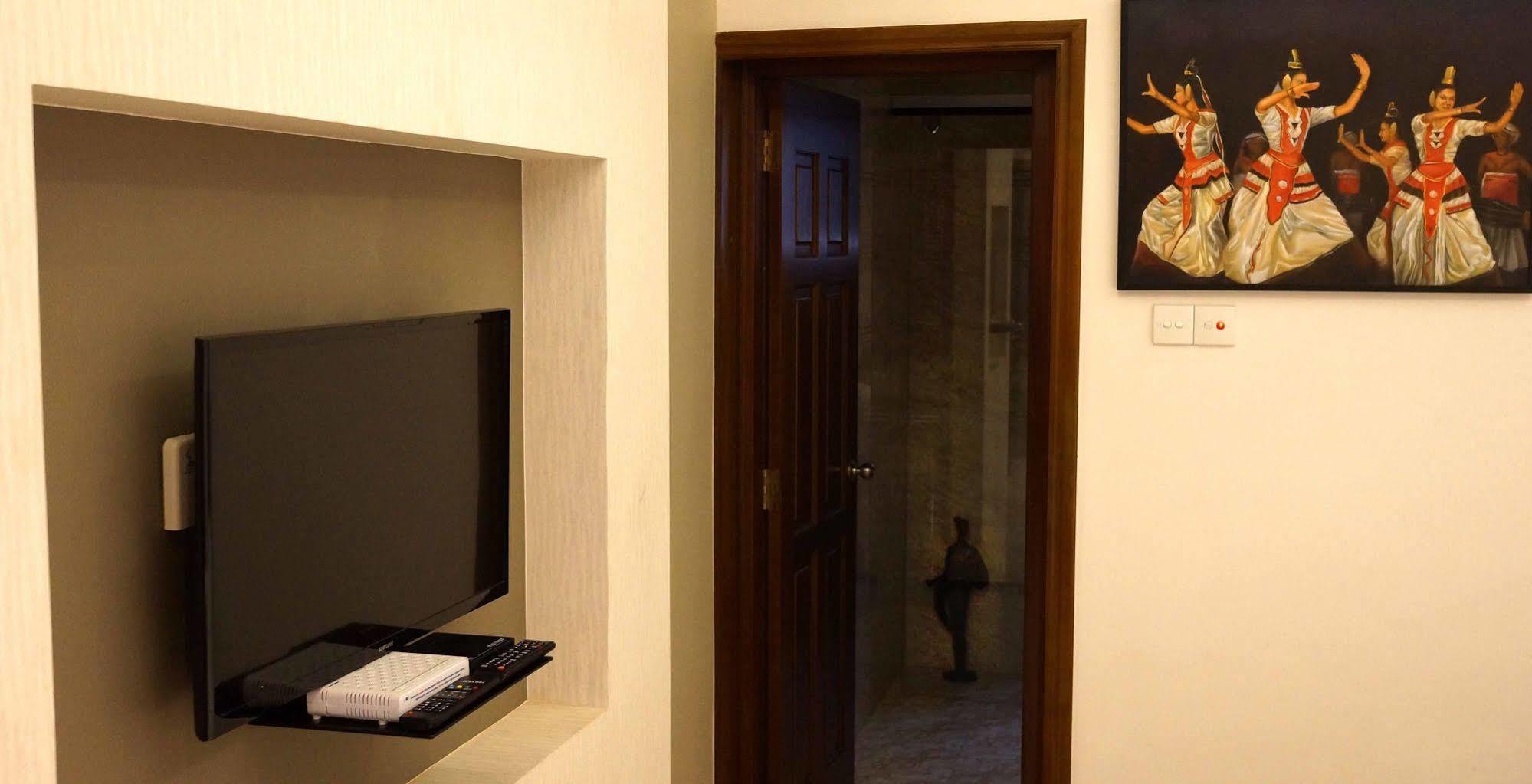 The Penthouse Above Sea Apartment Dehiwala-Mount Lavinia Luaran gambar