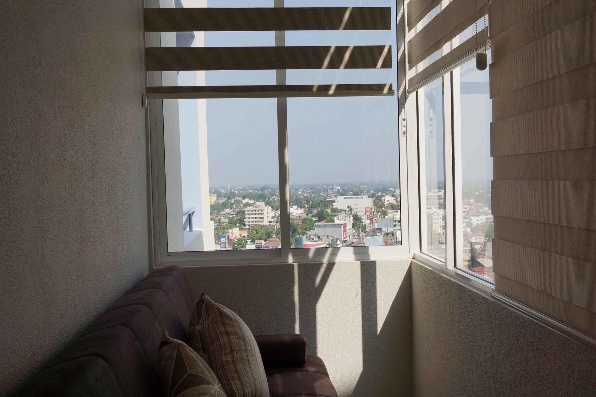 The Penthouse Above Sea Apartment Dehiwala-Mount Lavinia Luaran gambar