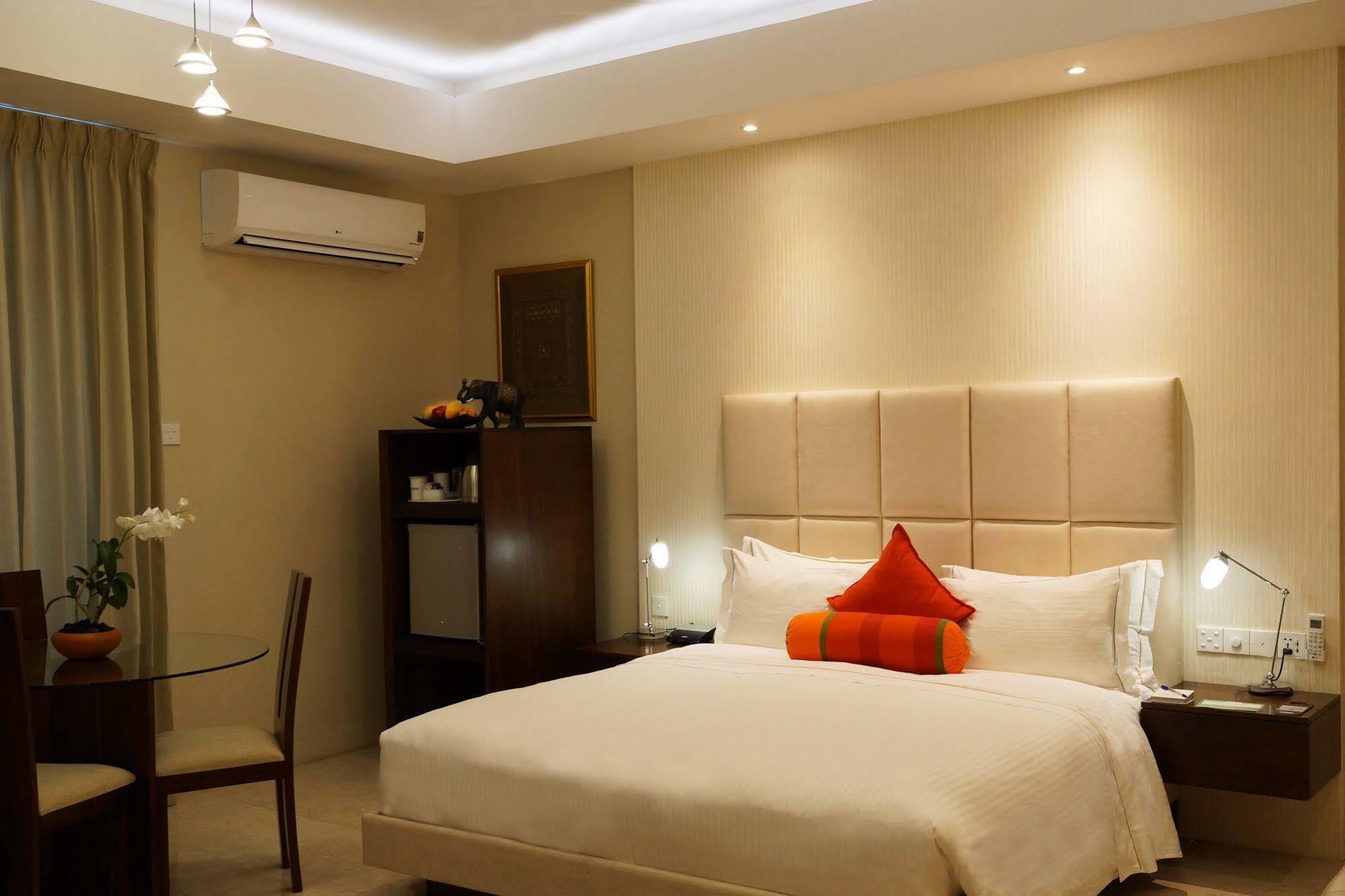 The Penthouse Above Sea Apartment Dehiwala-Mount Lavinia Luaran gambar