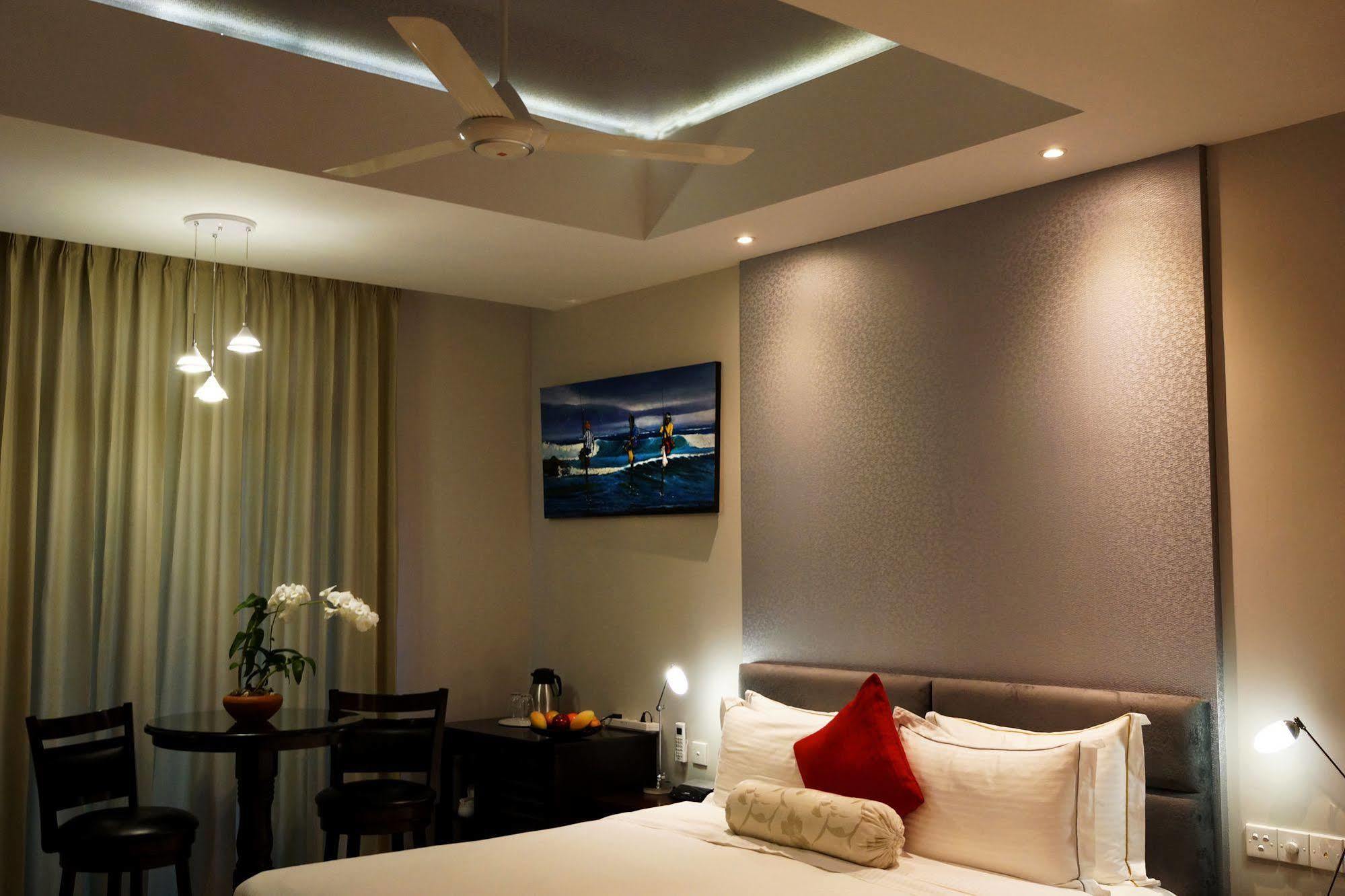 The Penthouse Above Sea Apartment Dehiwala-Mount Lavinia Luaran gambar